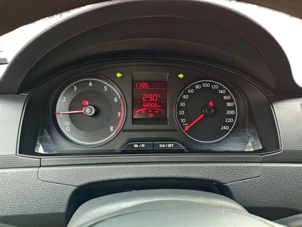 Volkswagen Santana 2016 1.4L Manual Trend Edition фото 12