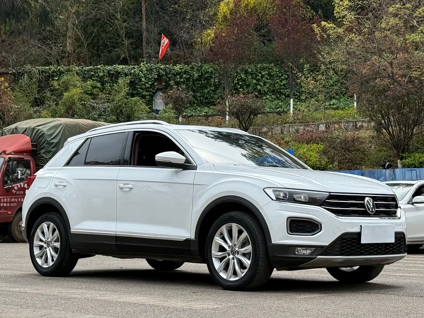 VOLKSWAGEN T ROC EXPLORING SONGS