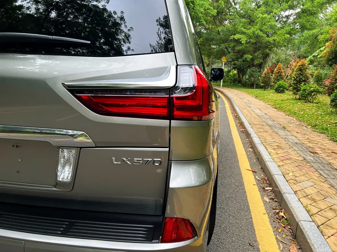 Lexus LX 2017 570 Dynamic Luxury фото 17