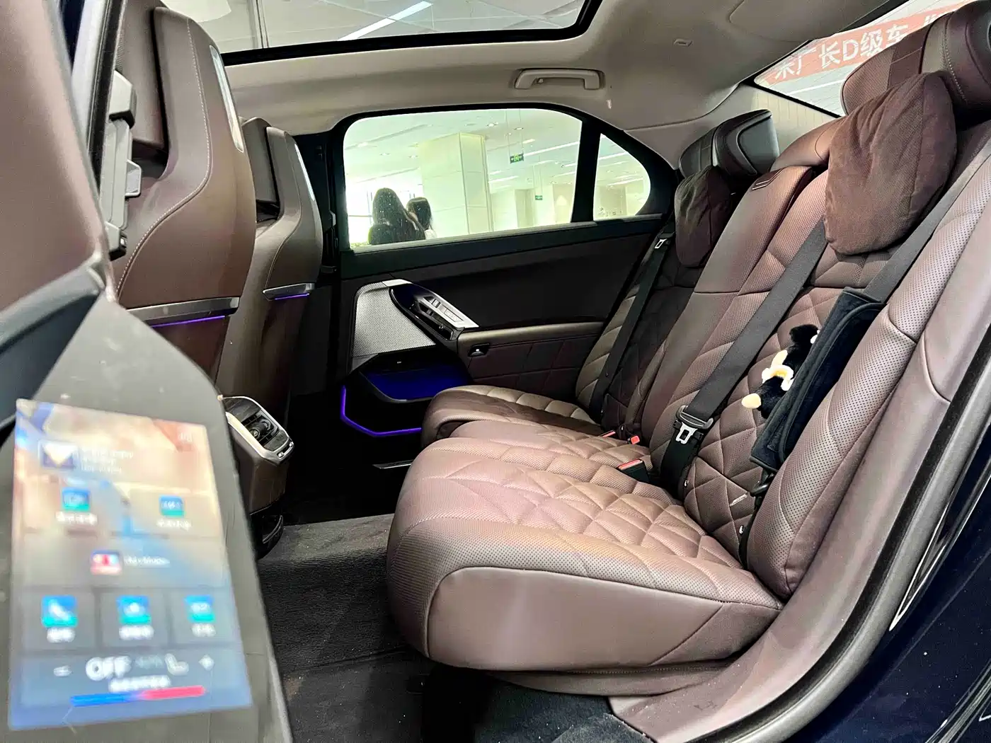 BMW 7 Series 2023 Model 735Li M Sport Package фото 9