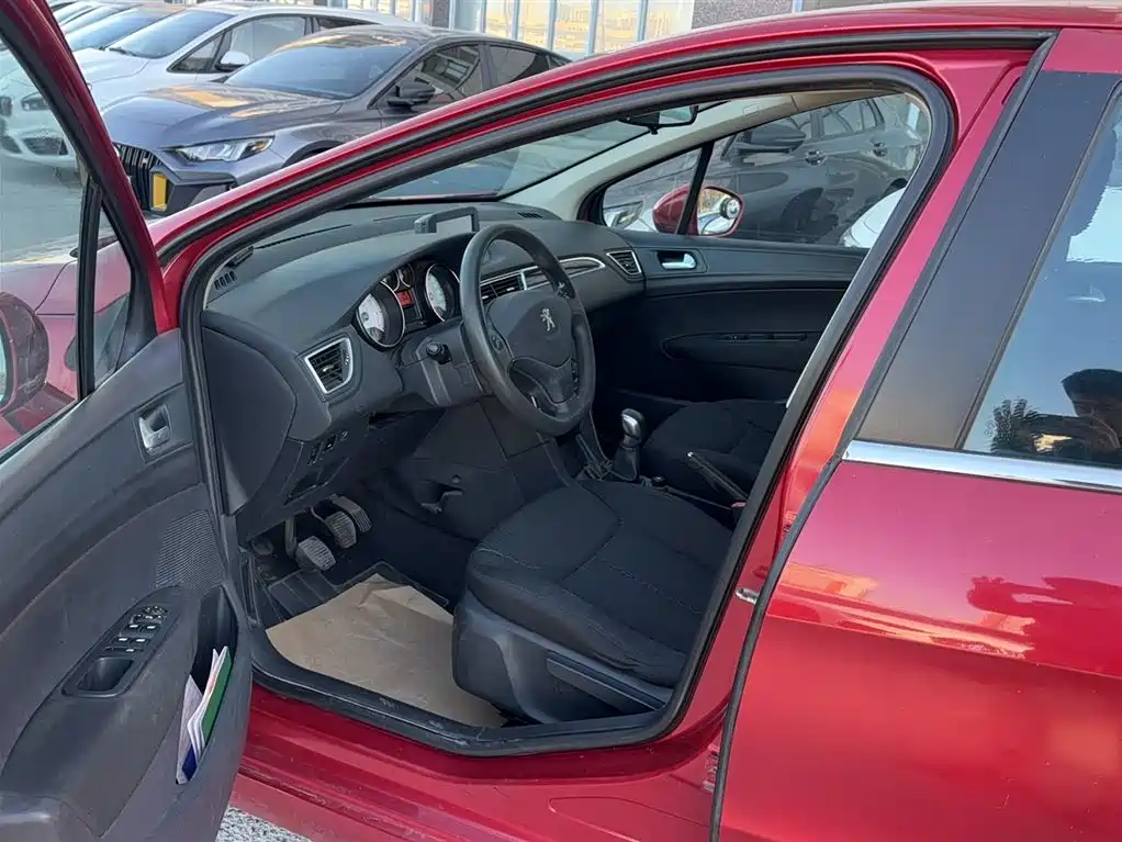Peugeot 308 2014 Model Joy Edition Classic 1.6L Manual Superior Style фото 19