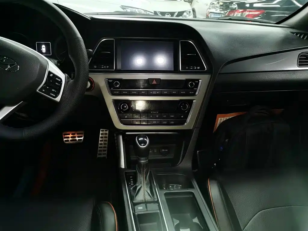 Hyundai Sonata 2015 1.6T GLS Smart фото 13