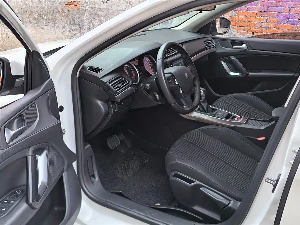 Peugeot 408 2014 1.8L Automatic Luxury Edition фото 8