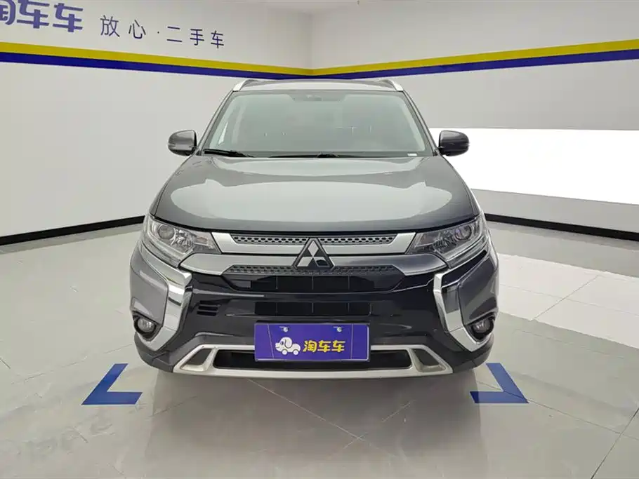 Mitsubishi Outlander 2020 2.0L 2WD Premium 5-seater фото 2