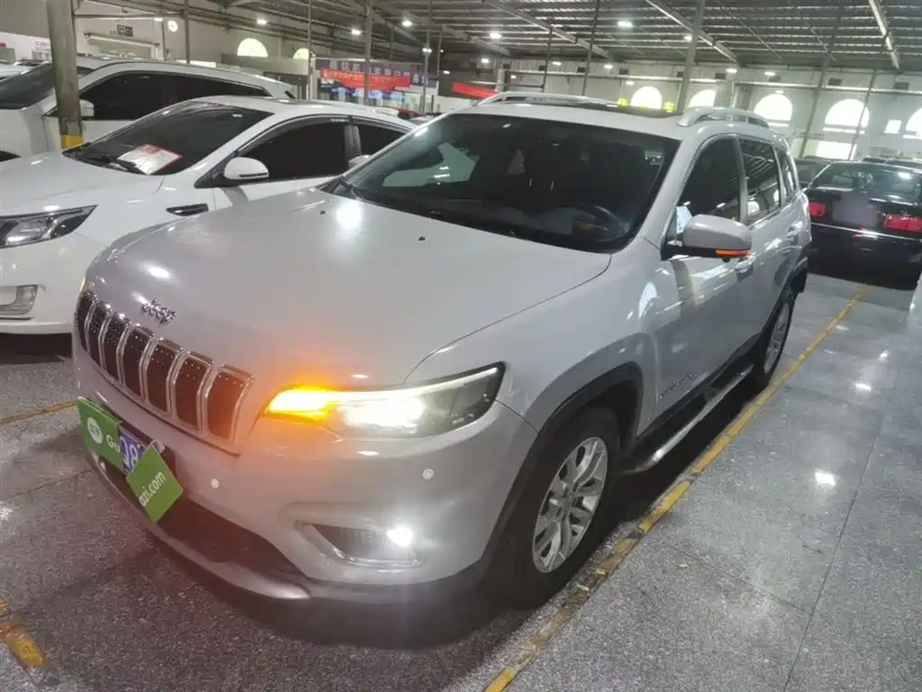 Jeep Cherokee 2019 2.0T 2WD Smart Edition China VI
