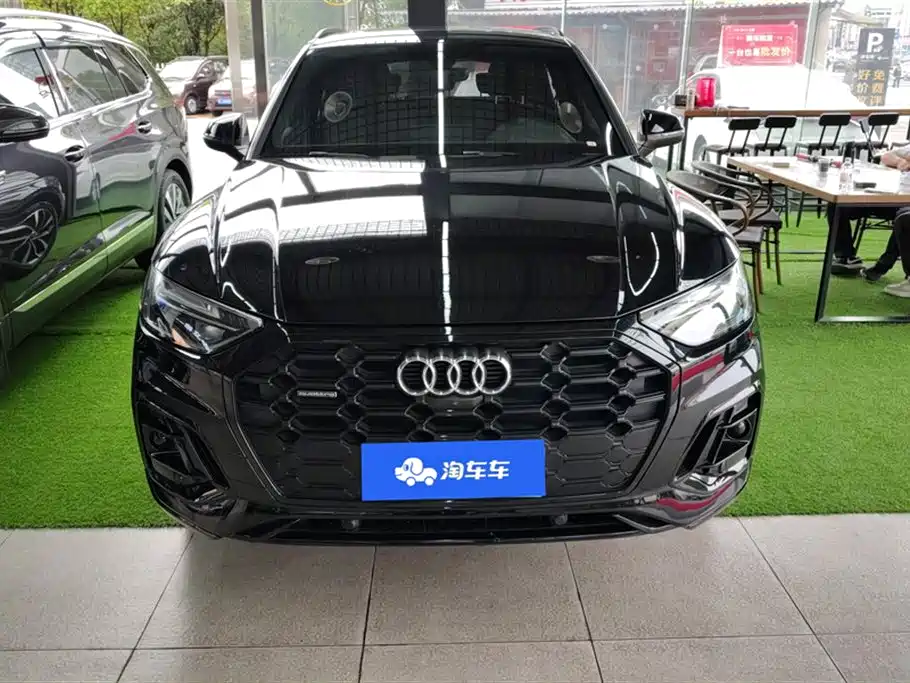 Audi Q5L 2023 40T Ice & Snow Sport Edition фото 2