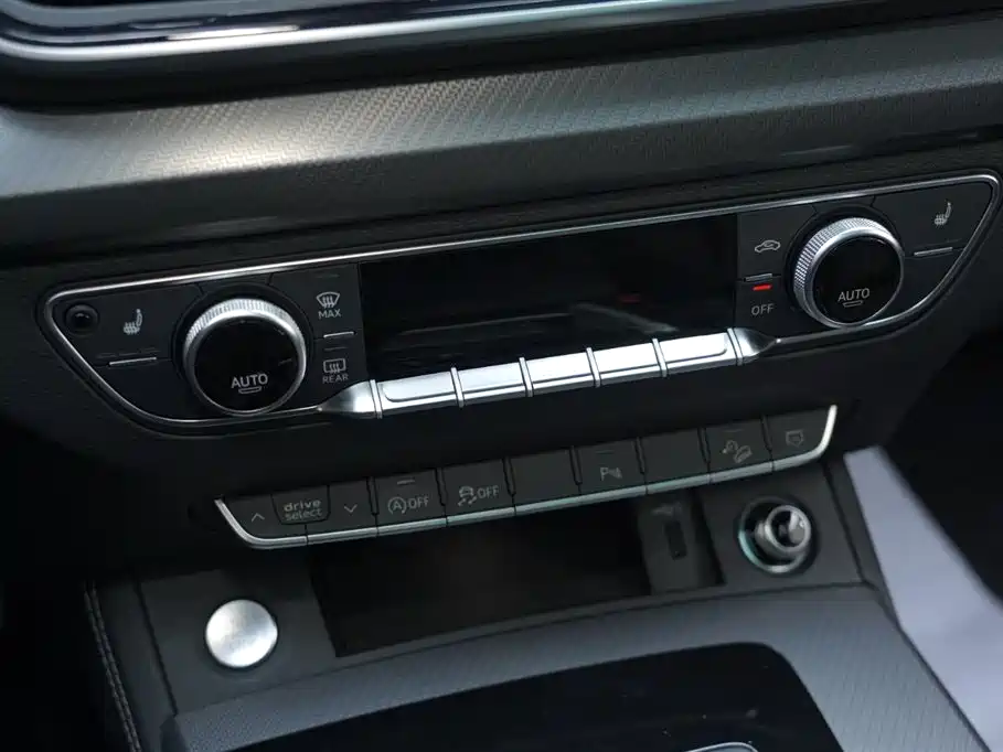 Audi Q5L 2024 Model 40 TFSI Luxury Dynamic фото 10