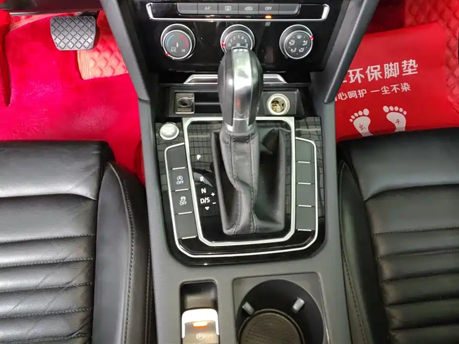 Volkswagen Magotan 2018 330TSI DSG Leading фото 16