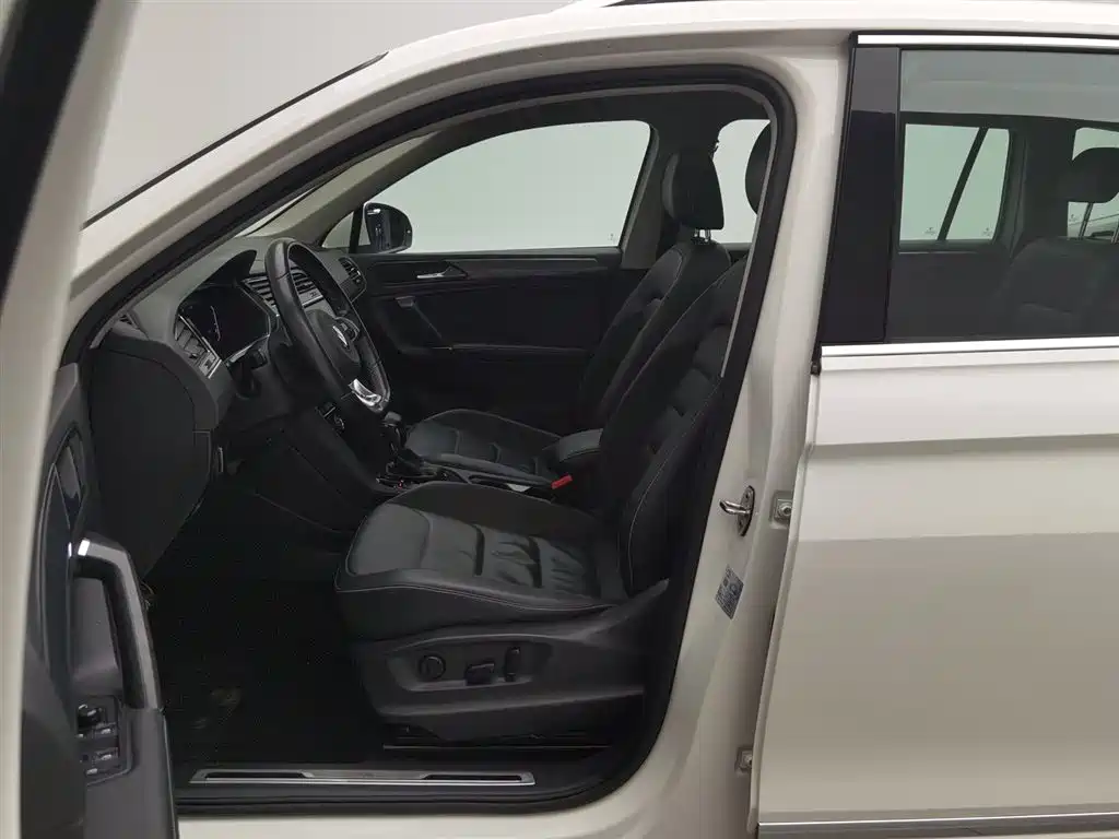 Volkswagen Tiguan L 2021 330TSI Automatic 2WD R-Line Premium фото 10