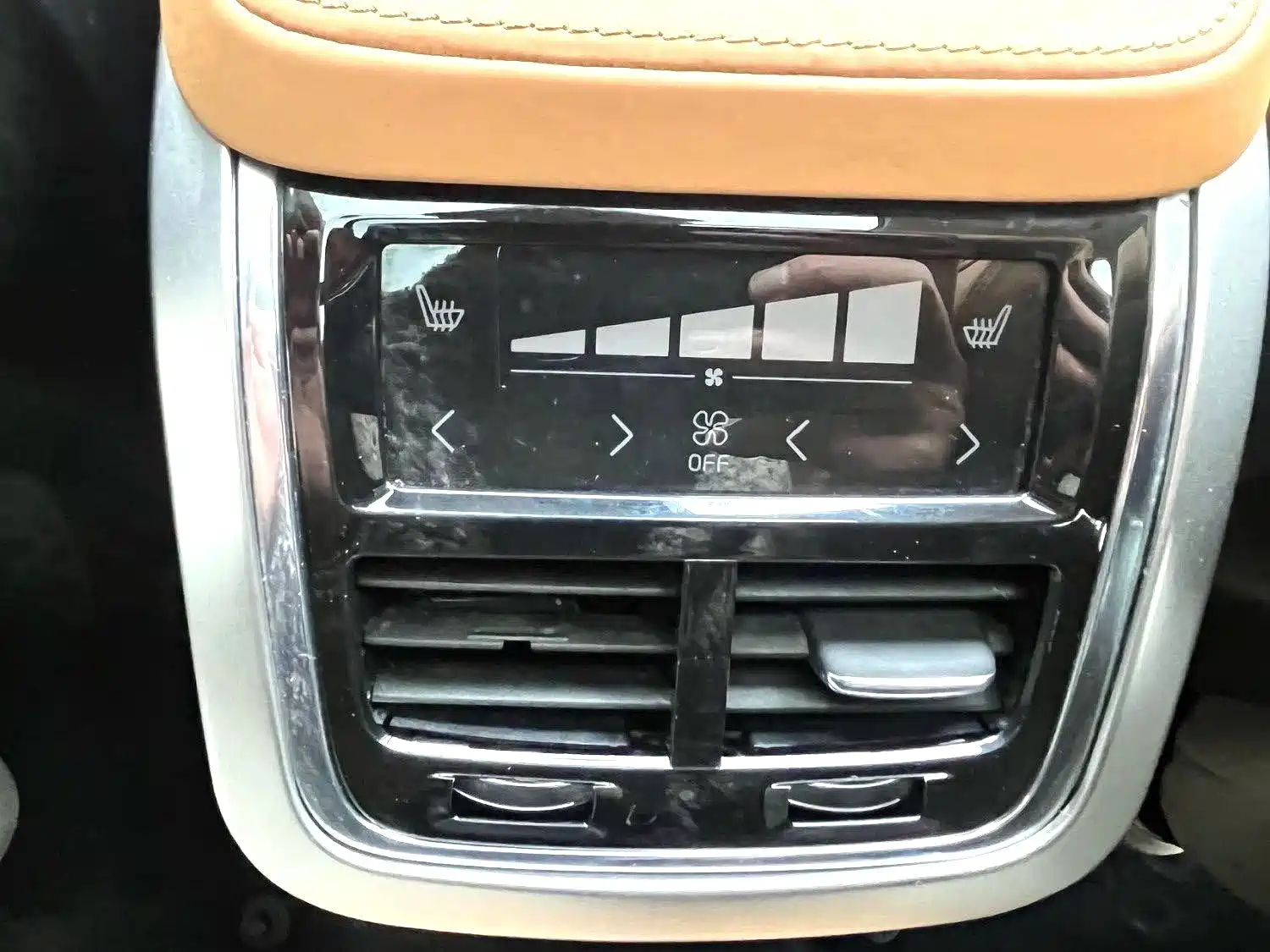 Фото 8 - Volvo XC90