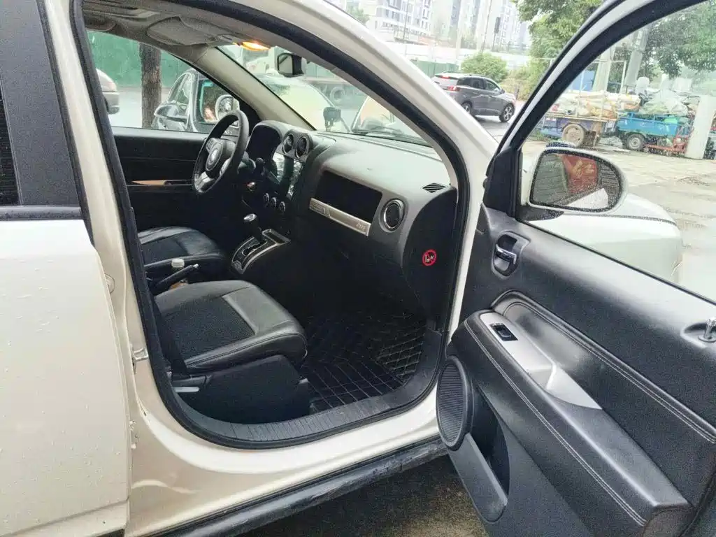 Jeep Compass (Import) 2015 2014 Facelift 2.4L 4WD Comfort Edition