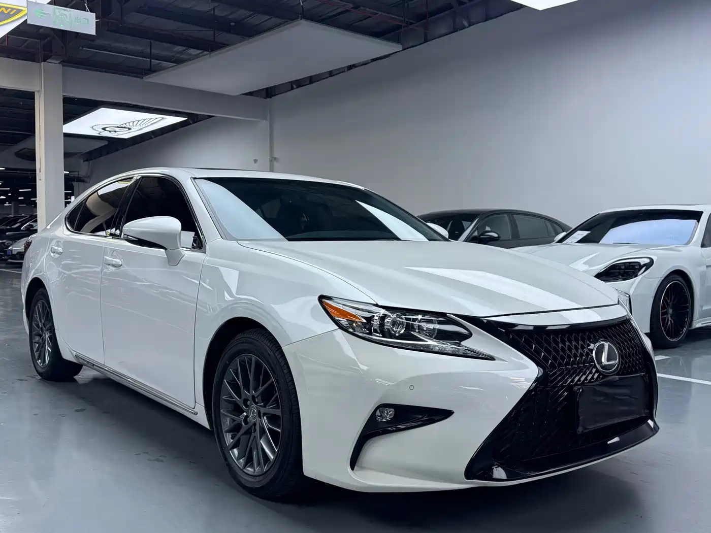 Lexus ES 2017 200 30th Anniversary Edition фото 3