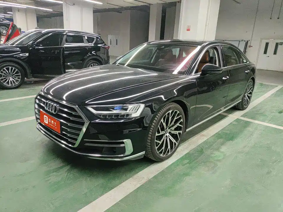 Фото 1 - Audi A8