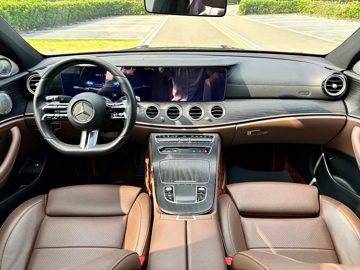 Mercedes-Benz E-Class 2022 E 260 L фото 12