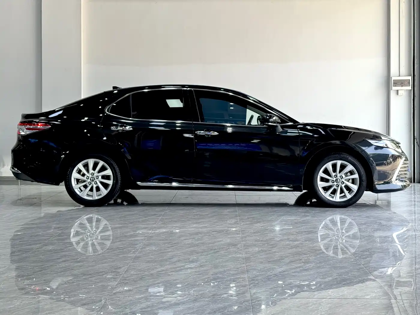 Toyota Camry 2023 2.0G Luxury Edition фото 5