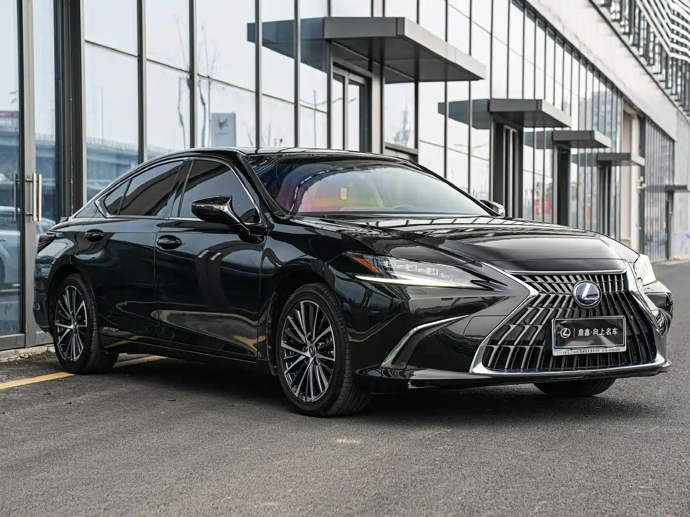 Lexus ES 2021 300h Luxury Edition фото 3