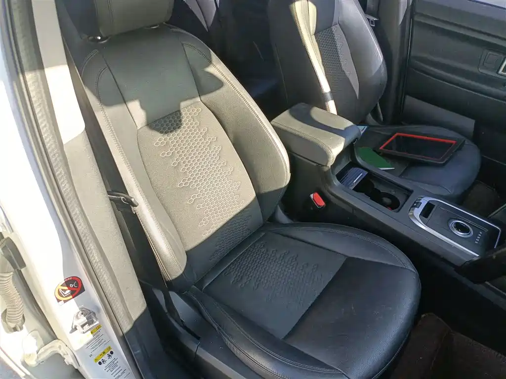 Land Rover Discovery Sport 2019 240PS PURE Edition China VI фото 25