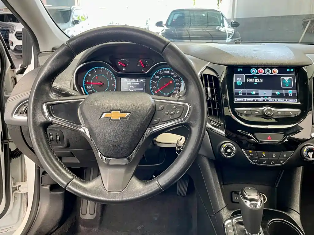 Фото 12 - Chevrolet Cruze