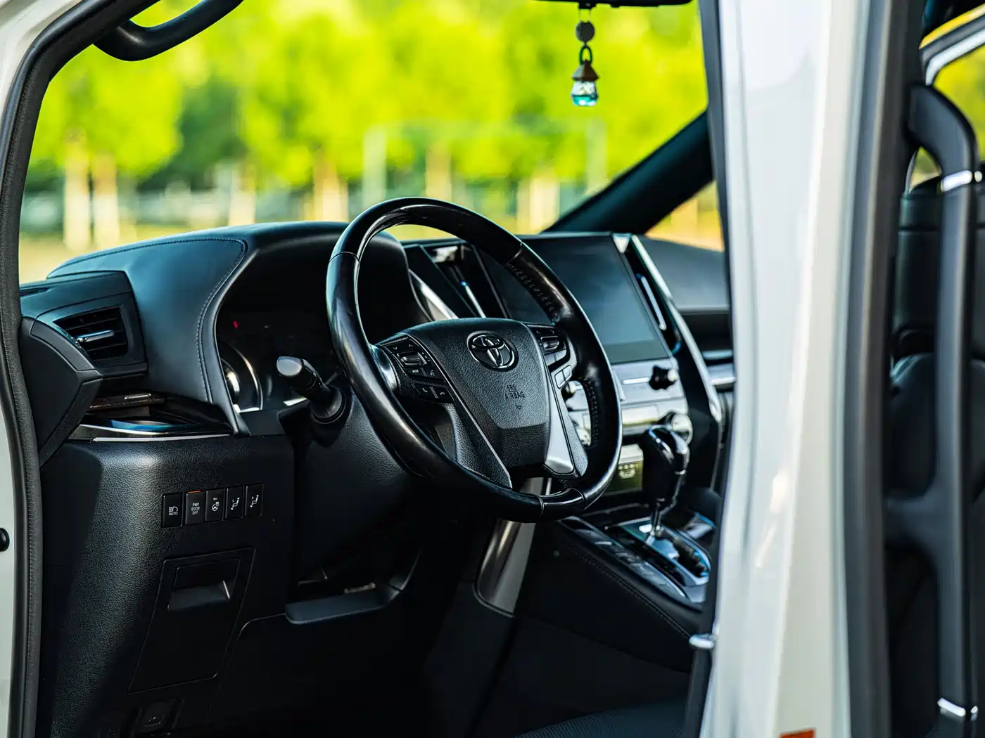 Toyota Vellfire 2020 Twin Engine 2.5L HV Premium Edition фото 10