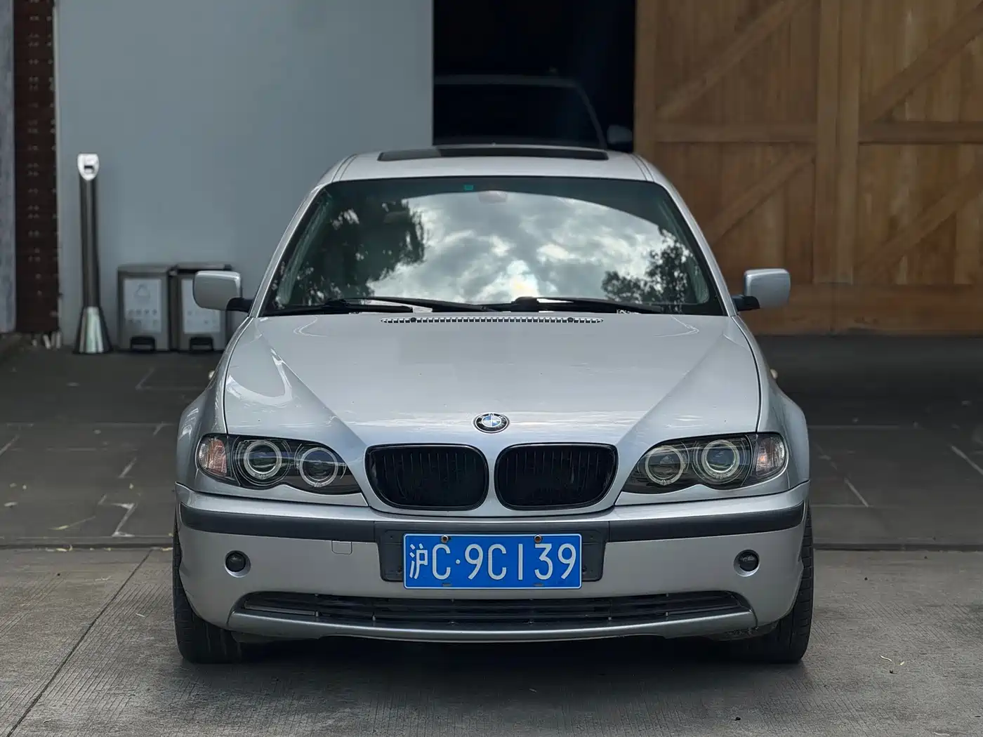 BMW 3 Series 2005 2004 325i