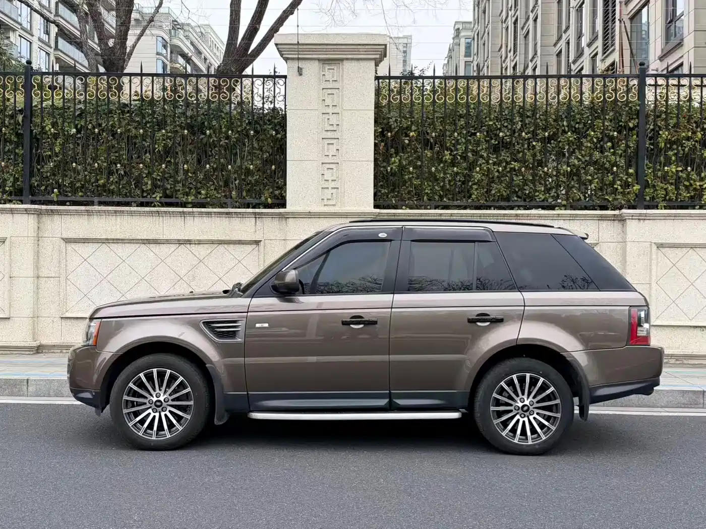 Land Rover Range Rover Sport 2011 3.0 TDV6 Diesel фото 3