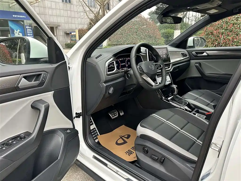 VOLKSWAGEN T-ROC EXPLORING SONGS