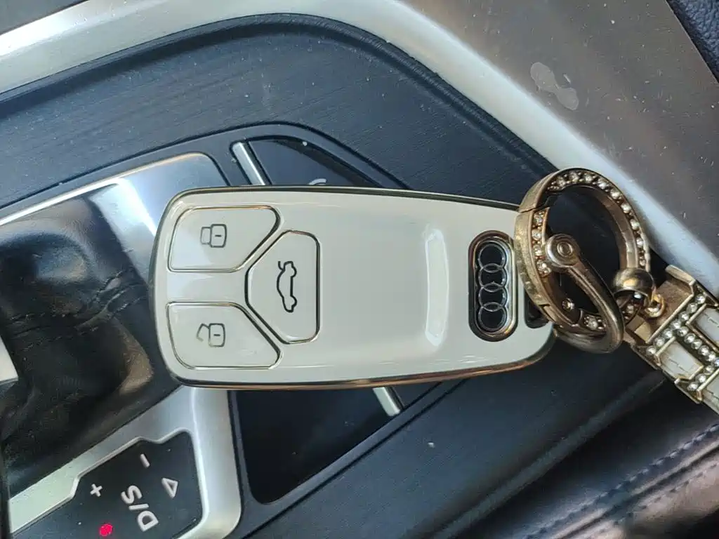 Фото 9 - Audi A4L