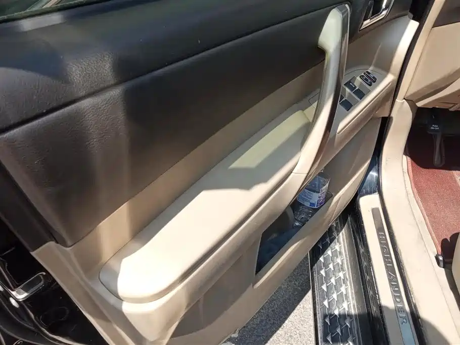 Toyota Highlander 2012 2.7L 2WD 7-Seater Luxury Edition фото 7