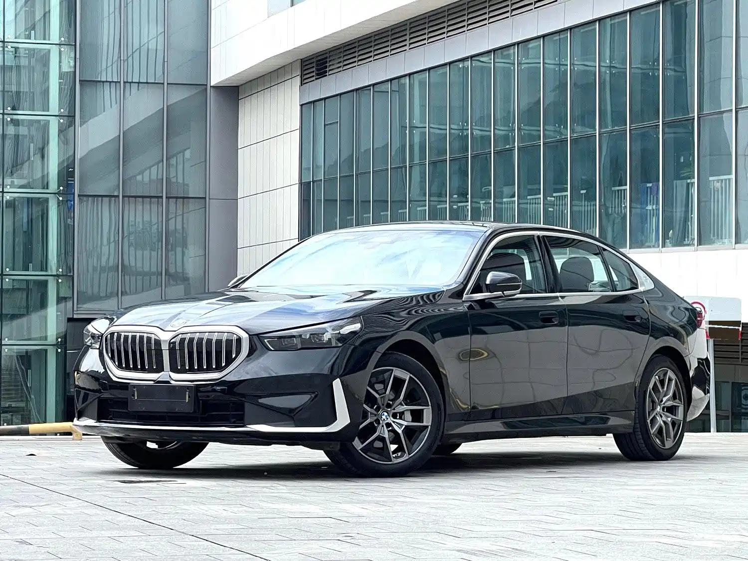 Photo 1 - BMW 5 Series