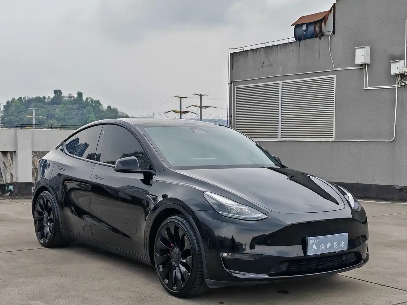 TESLA MODEL Y
