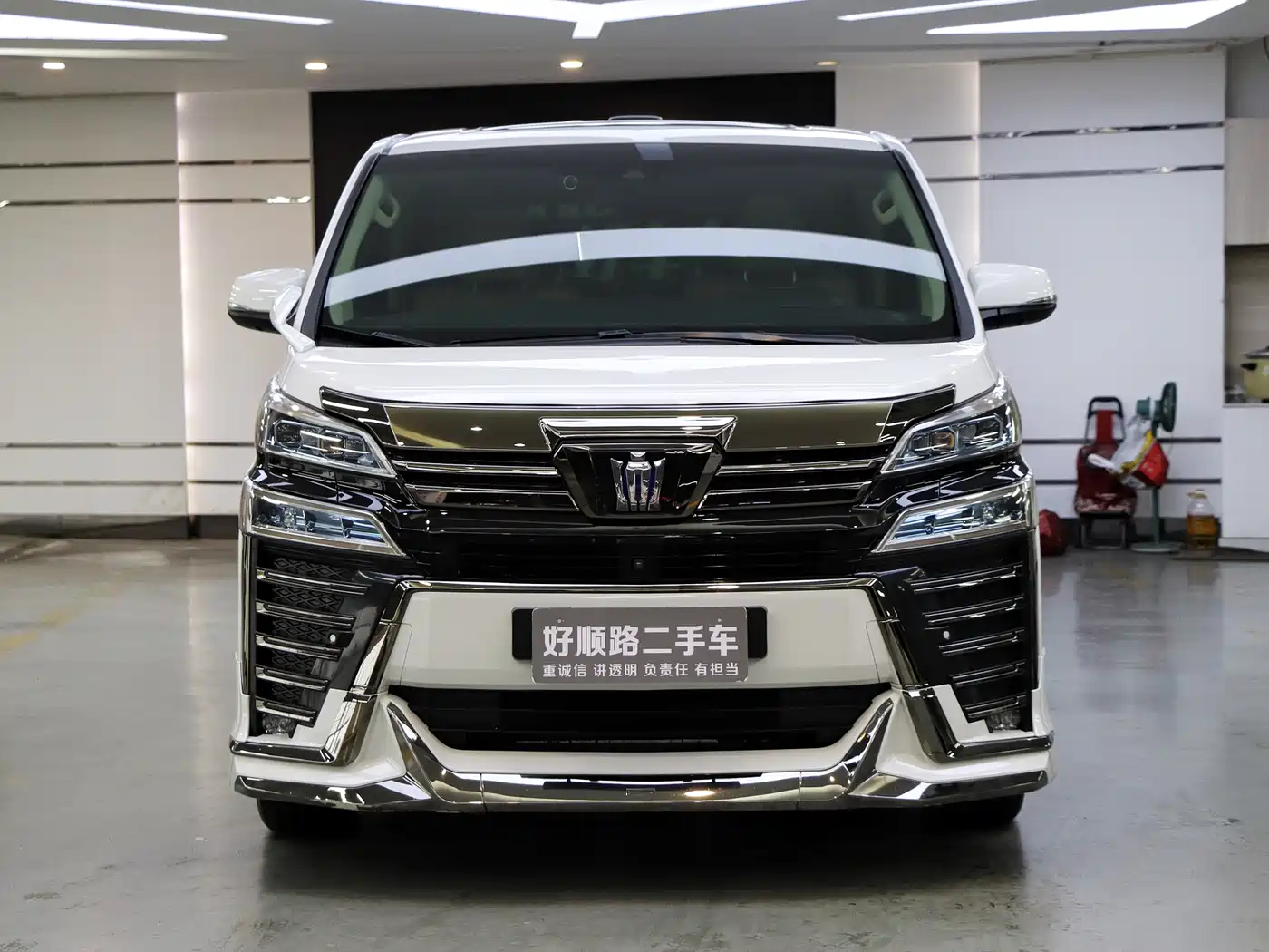 Toyota Vellfire 2019 Hybrid 2.5L HV Premium Edition фото 2