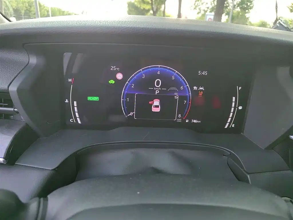 Toyota Camry 2024 Hybrid 2.0HE Elite Edition фото 4