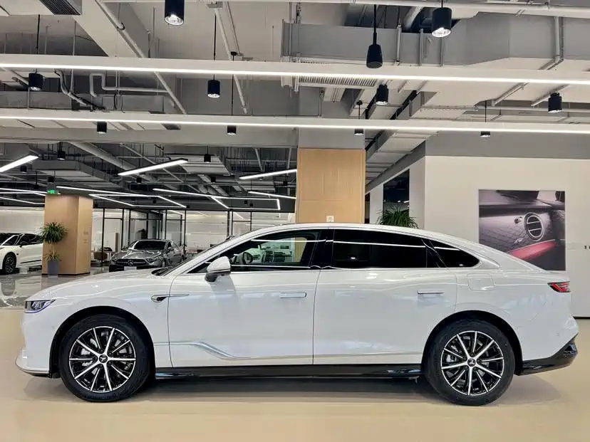 Voyah Auto VOYAH Zhuiguang 2024 PHEV AWD Ultra-long Range Executive Edition фото 3
