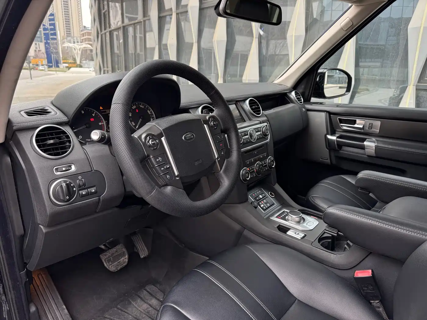 Land Rover Discovery 2015 3.0 SDV6 HSE Diesel фото 6