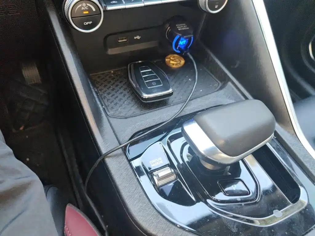 Фото 7 - Geely Coolray