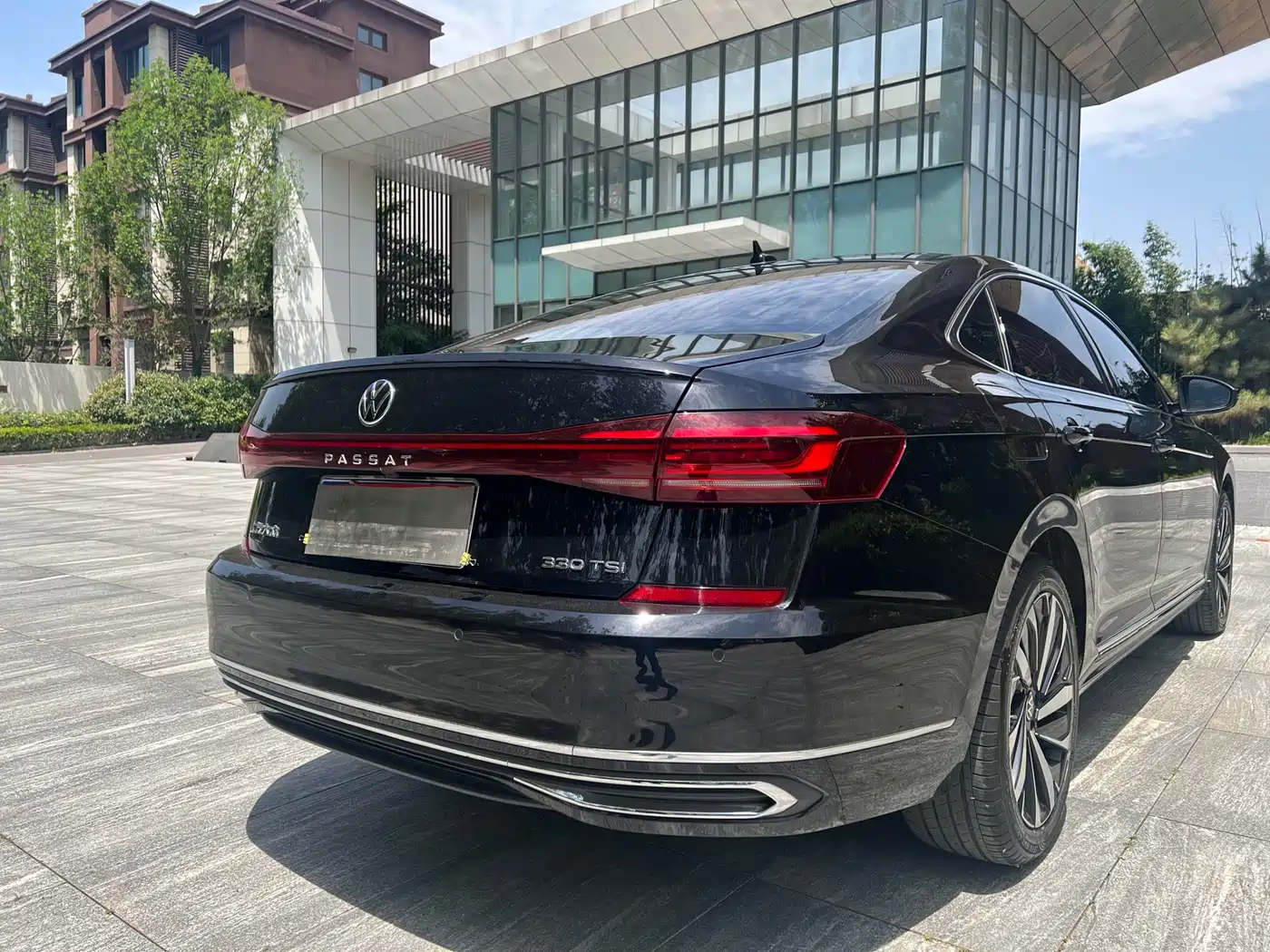 Volkswagen Passat 2023 330TSI Starlight Elite Edition фото 14