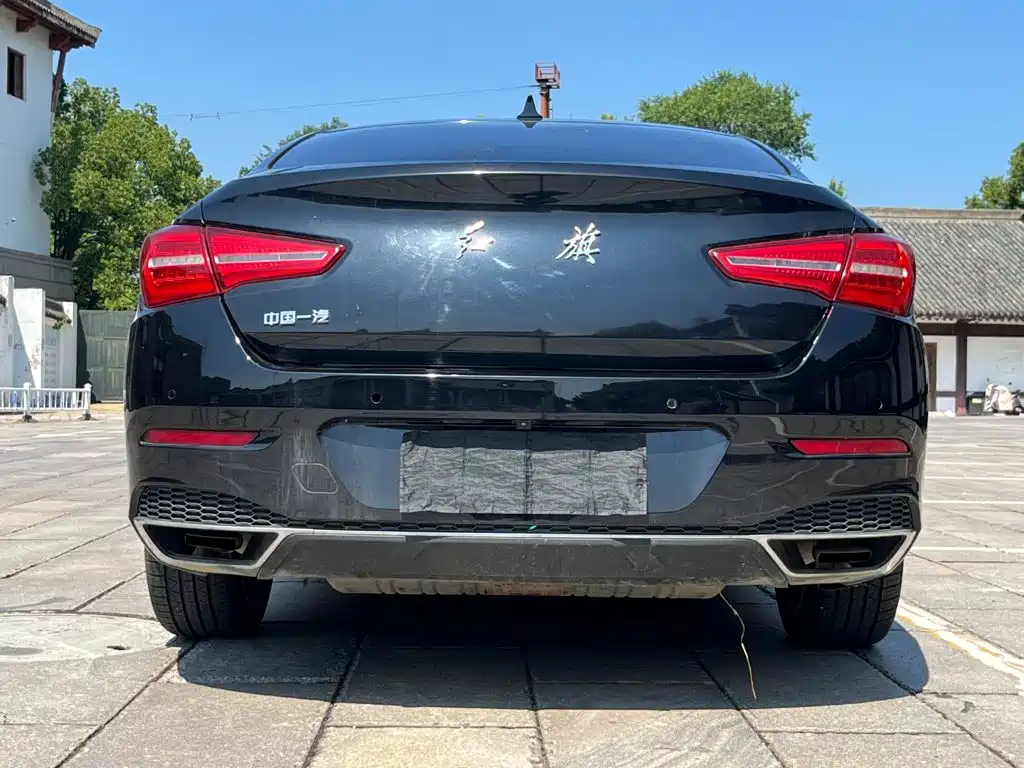 Фото 17 - Hongqi H5