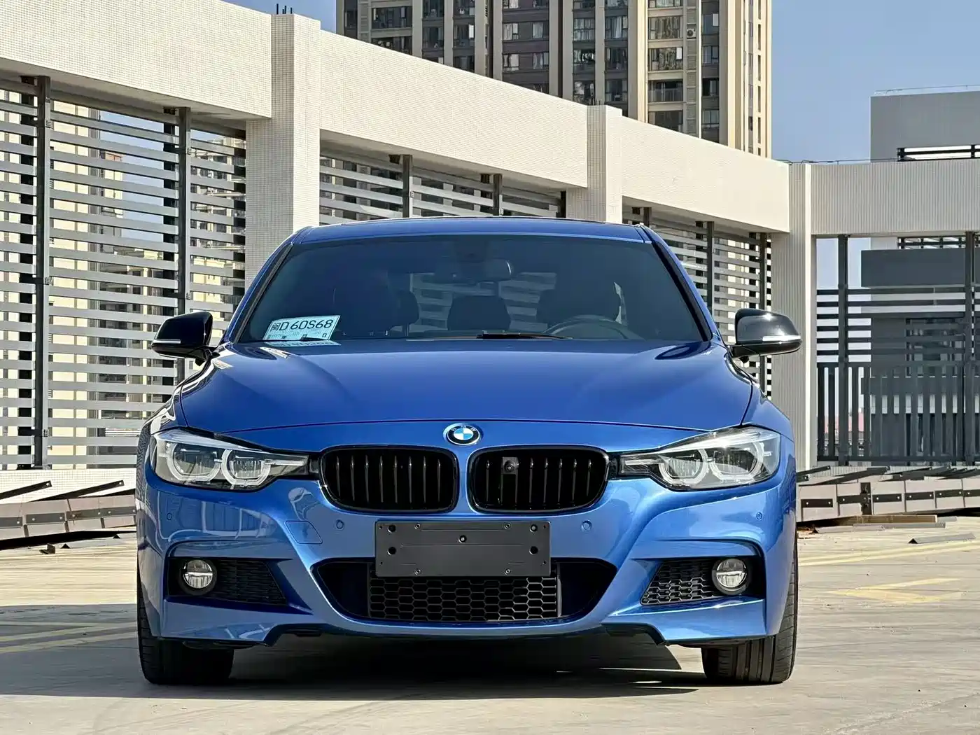 BMW 3 Series 2018 320i M Sport Black Night Edition фото 2