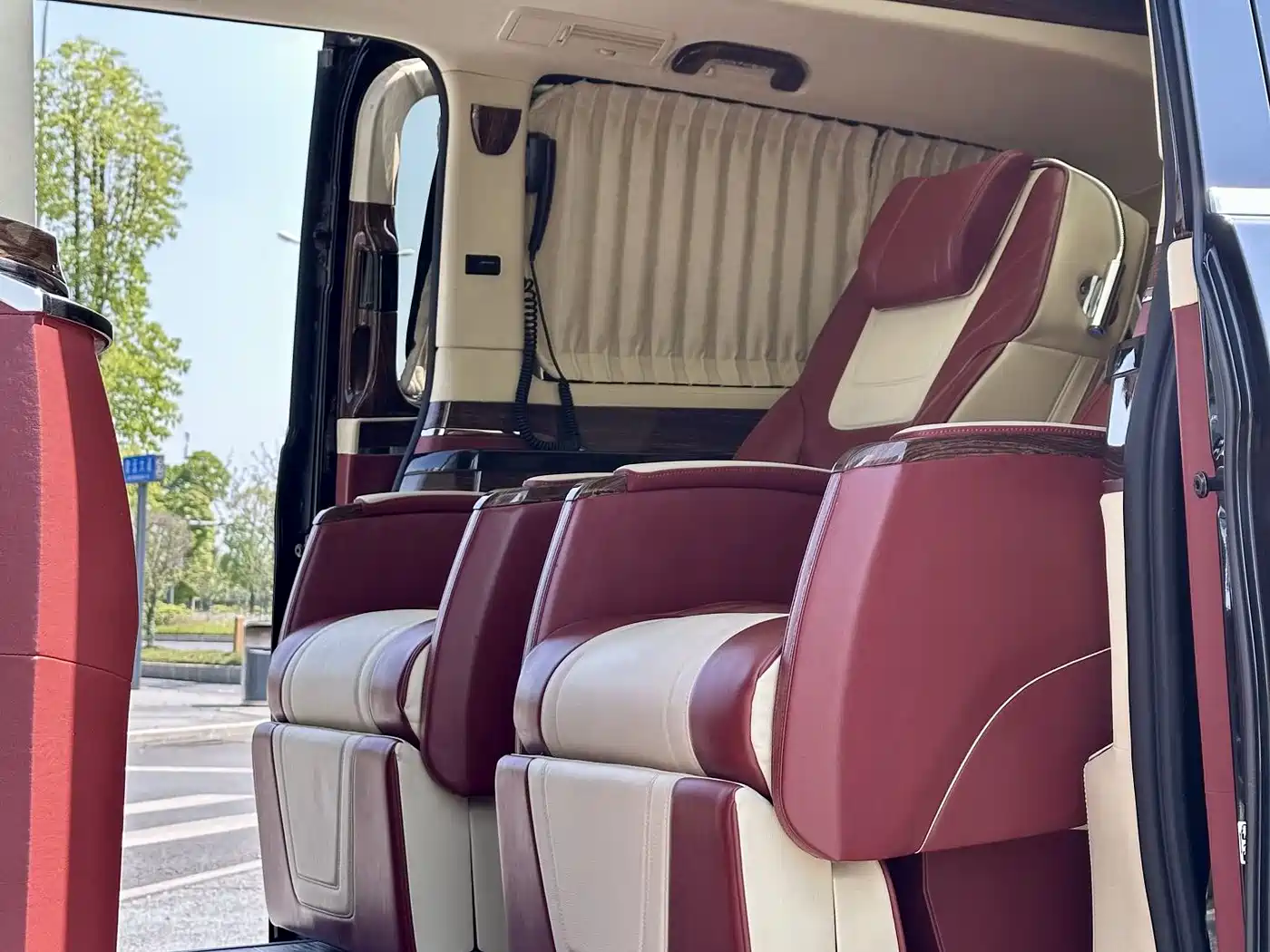 Mercedes-Benz V-Class 2017 Model V 260 L Premium Extended Edition фото 8