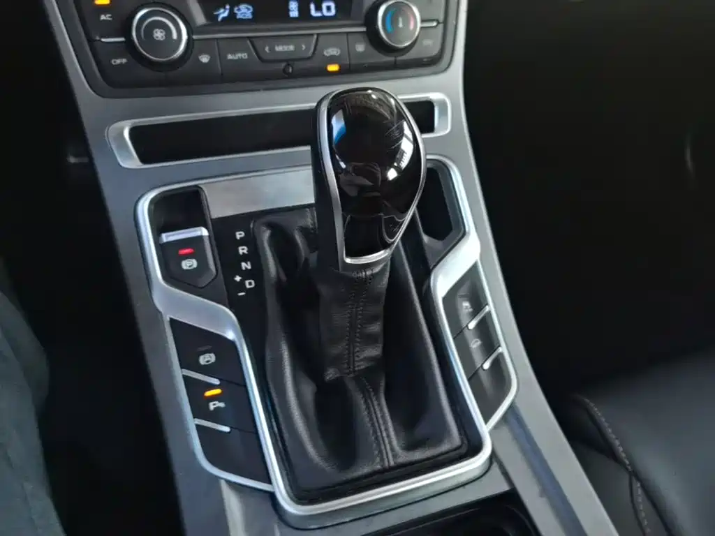 Фото 14 - Geely Vision S1