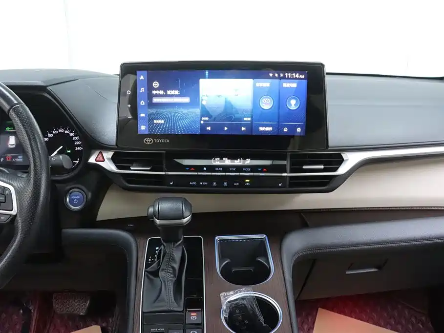Toyota Granvia 2022 2.5L Hybrid Premium Edition фото 24