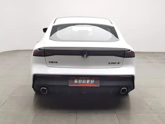 Changan UNI-V 2022 1.5T Premium Model — фото 4