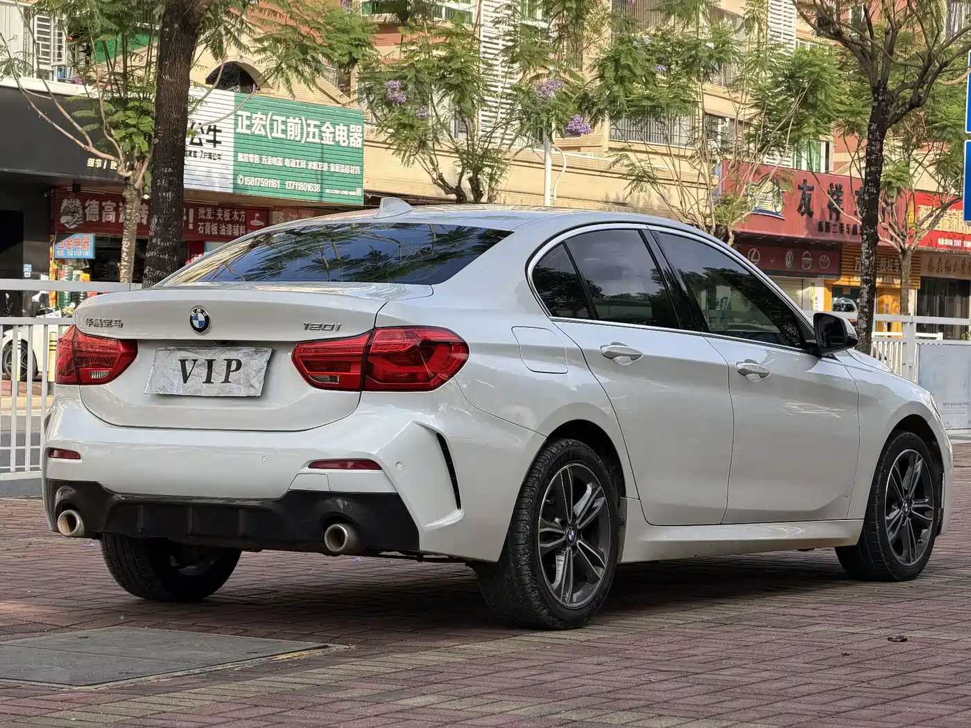 BMW 1 Series 2022 120i M Sport фото 5
