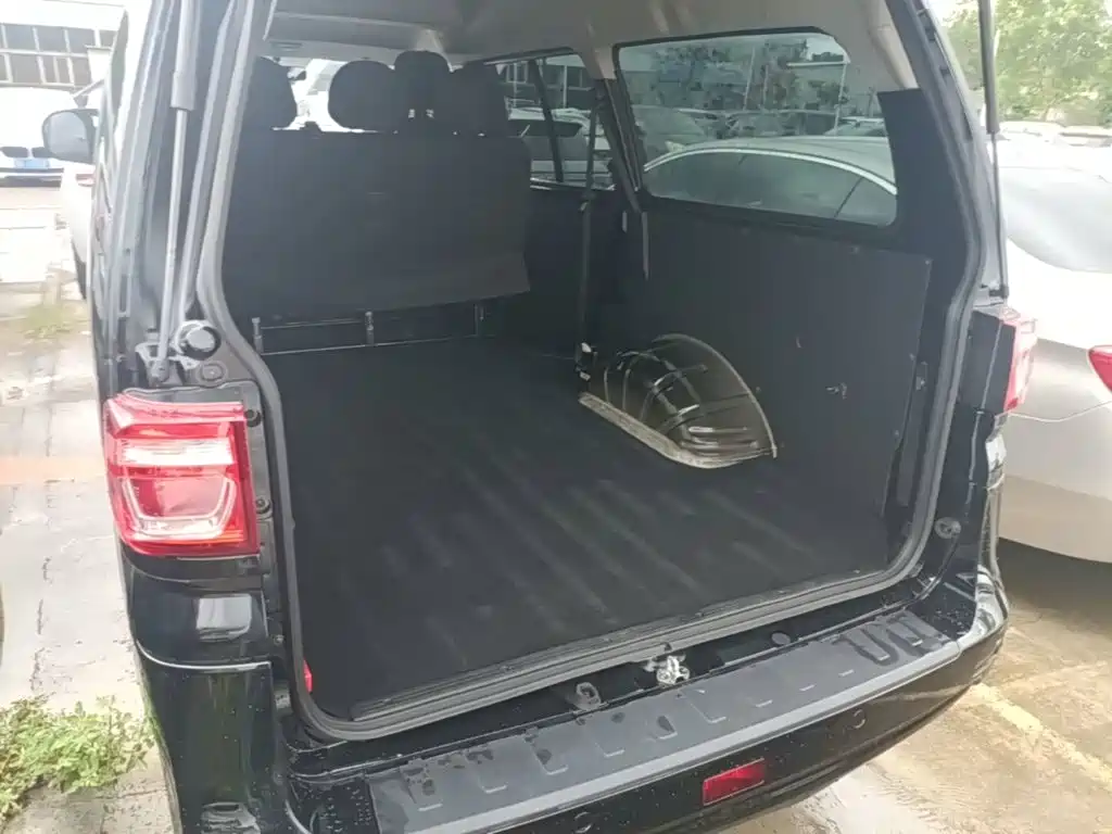 Dongfeng Fengxing Lingzhi New Energy 2026 2025 110km EREV Basic 5-seater