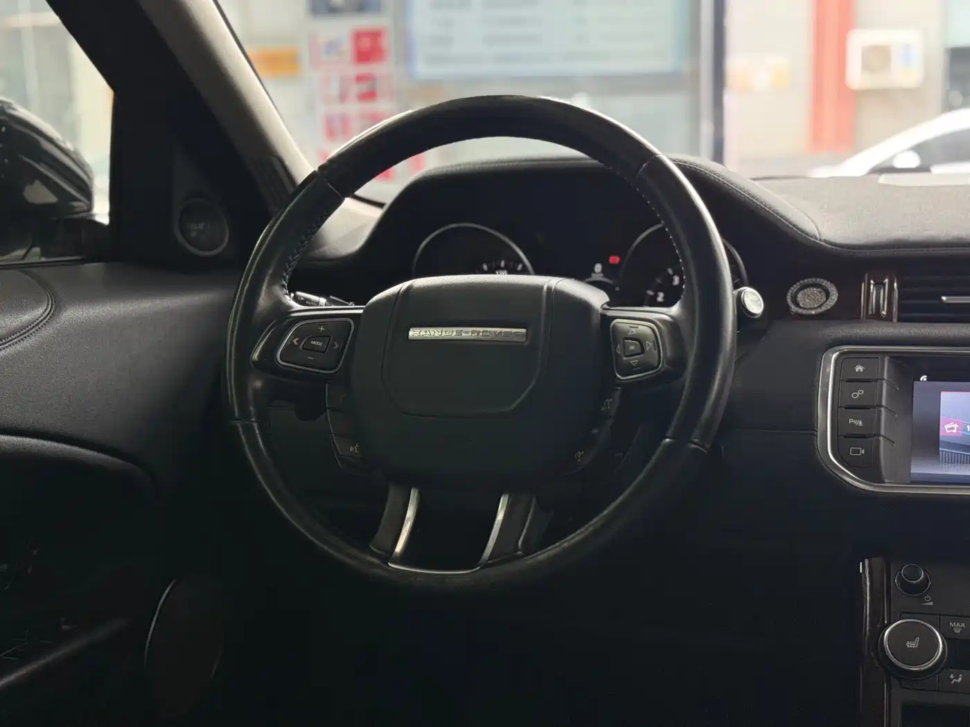 Land Rover Range Rover Evoque 2017 2.0T SE Smart Shine Edition фото 28