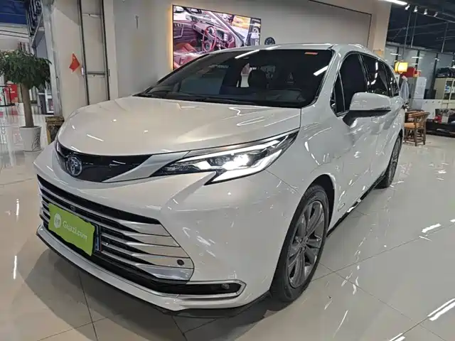 Toyota Sienna 2.5L, гибрид, Платинум