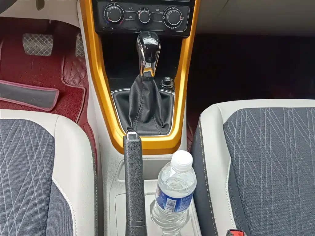 Volkswagen T-Cross 2019 1.5L Automatic Comfort Edition фото 6