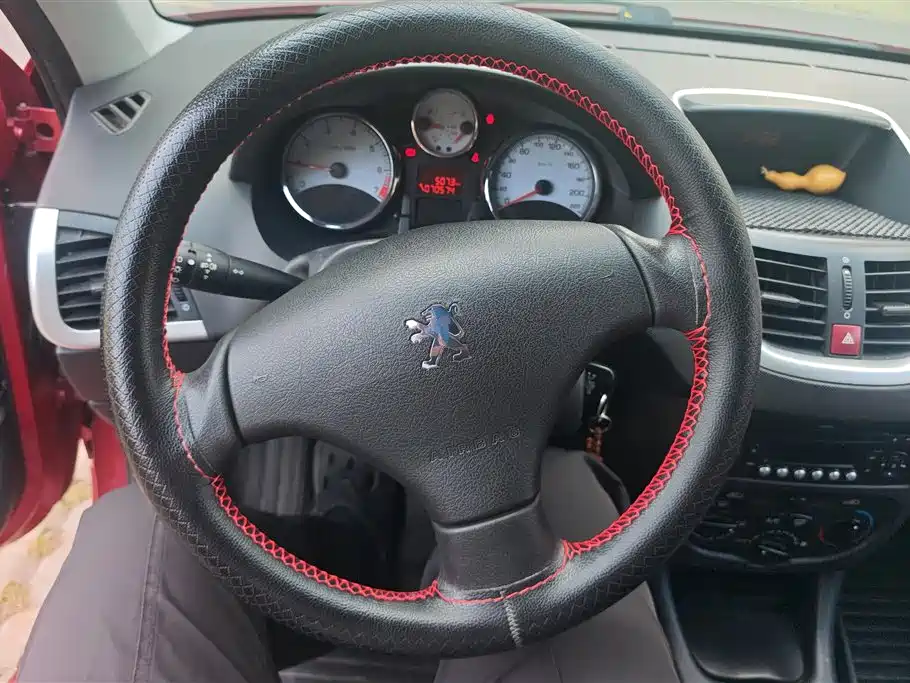 Peugeot 207 2011 Hatchback 1.4L Manual Joy Edition фото 15