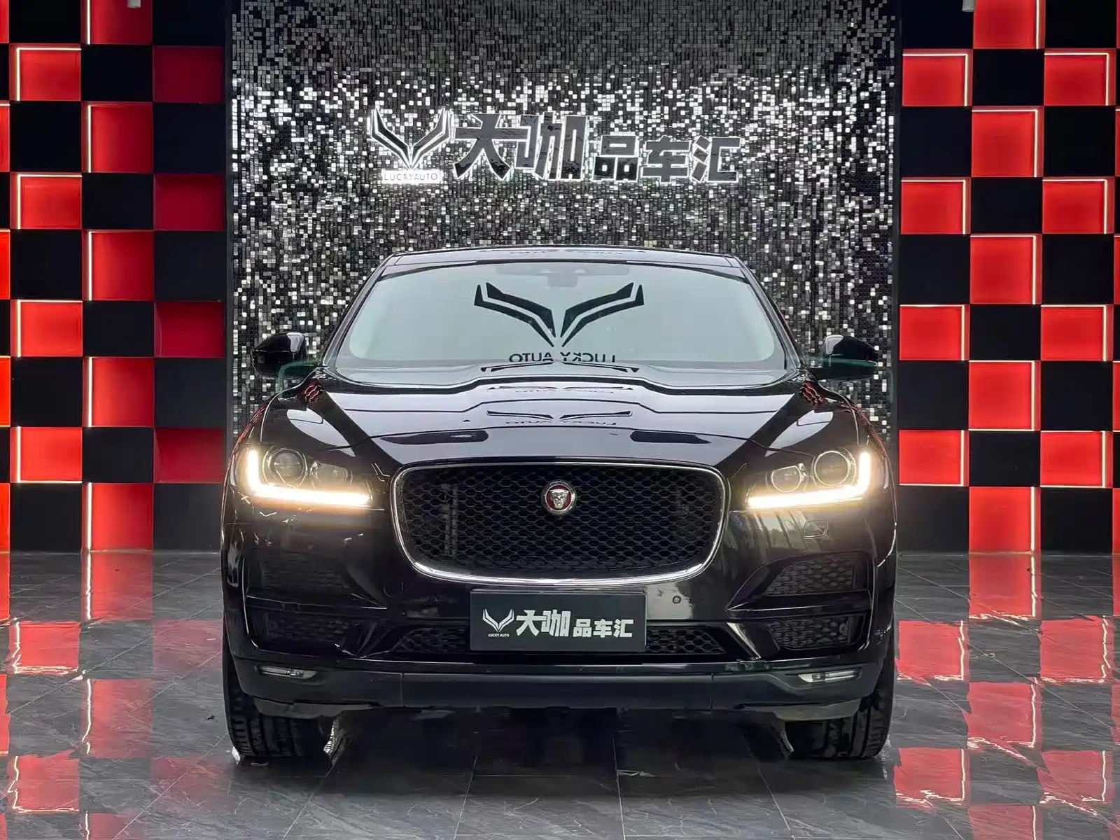 Photo 2 - Jaguar F-PACE