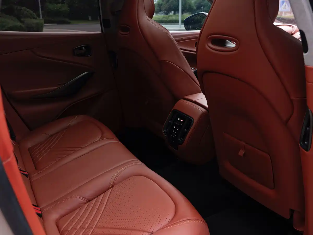 Aston Martin DBX 2023 2022 4.0T V8